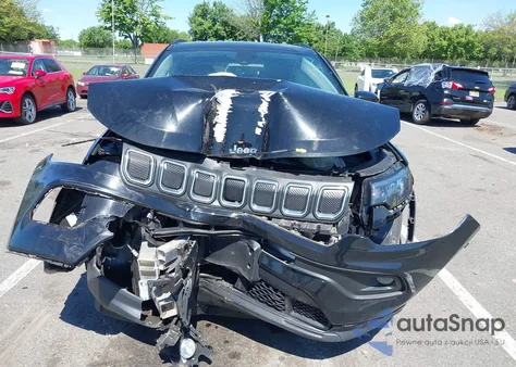 2022 Jeep Compass Latitude 4X4 z USA, uszkodzony, nr VIN 3C4NJDBB4NT151989